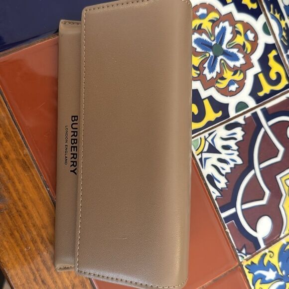 Burberry MICAH Sunglasses in green - Picture 4 of 4